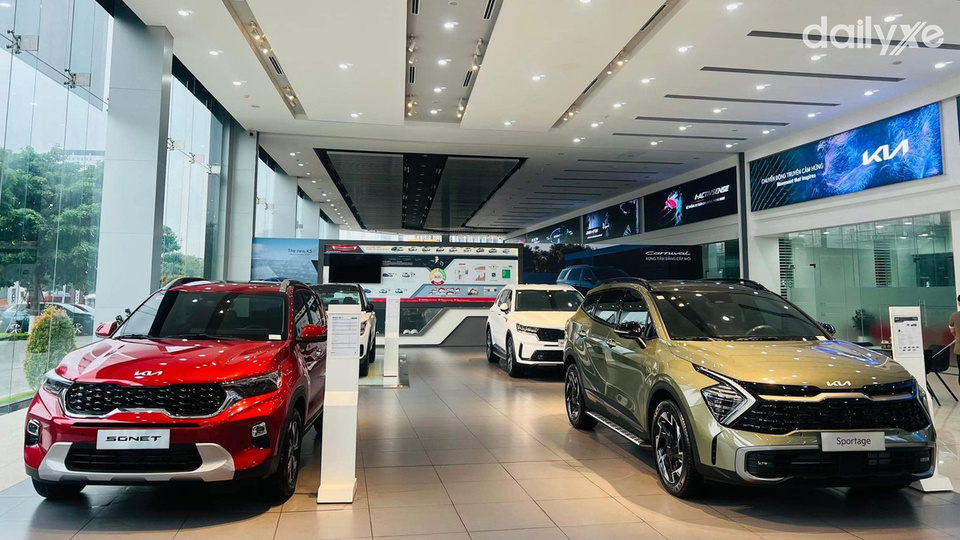 Xe trưng bày KIA Phạm Văn Đồng