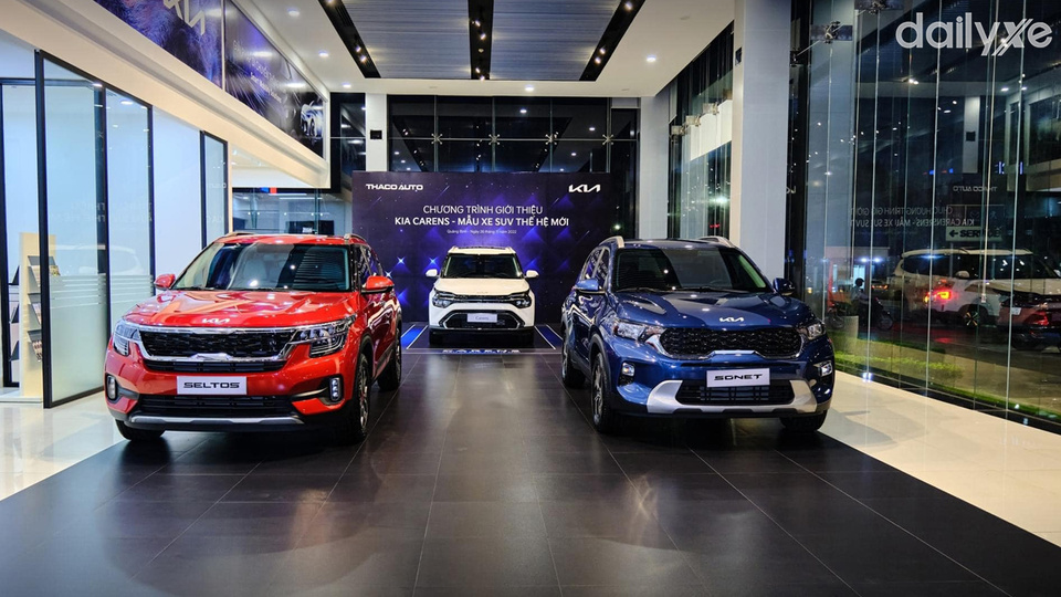 Khu vực trưng bày showroom hiện đang trưng bày đầy đủ các dòng xe KIA