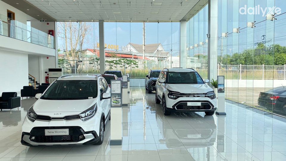 Khu vực trưng bày của đại lý KIA Tân Uyên