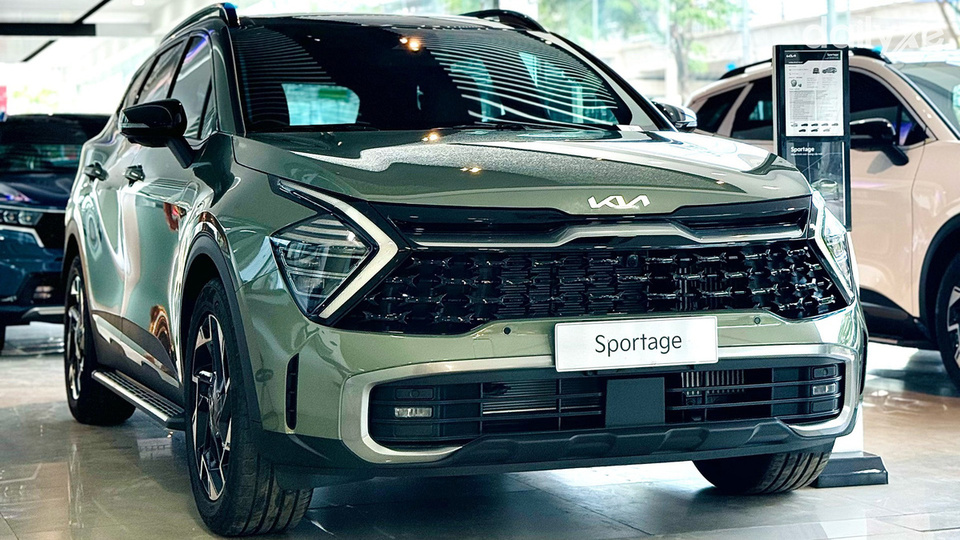 Phòng trưng bày sang trọng của showroom KIA Thảo Điền Phòng trưng bày sang trọng của showroom KIA Thảo Điền