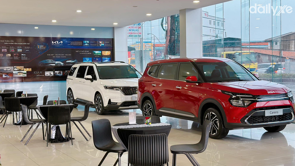 Khu trưng bày của showroom có đầy đủ các mẫu xe