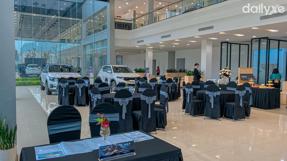 Phòng trưng bày thiết kế rộng rãi