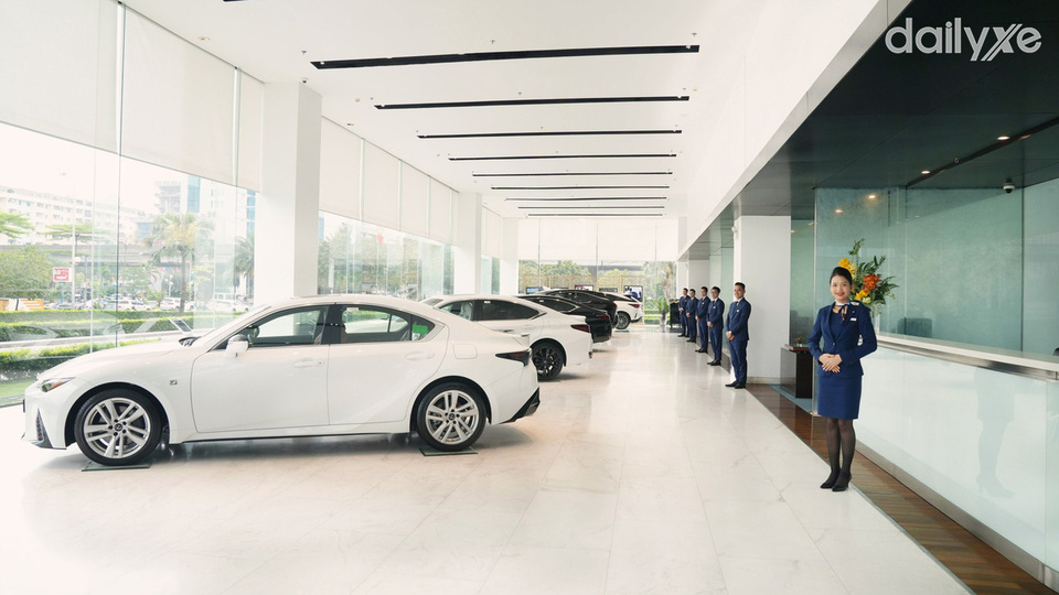 Khu vực trưng bày xe Lexus