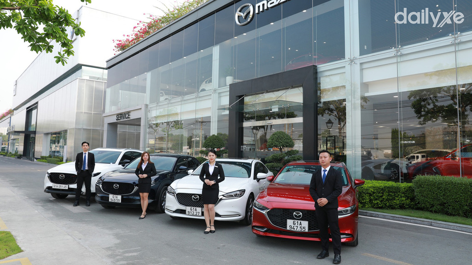 Showroom Mazda Bình Dương