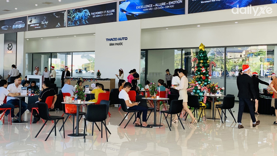 Showroom Mazda Bình Phước