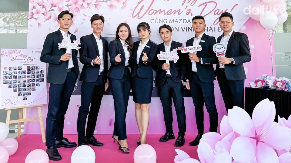 Đội ngũ nhân viên chuyên nghiệp, tận tình, am hiểu sản phẩm