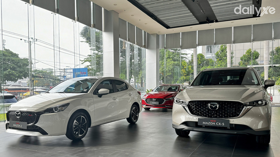 Phòng trưng bày xe tại Mazda Bình Triệu