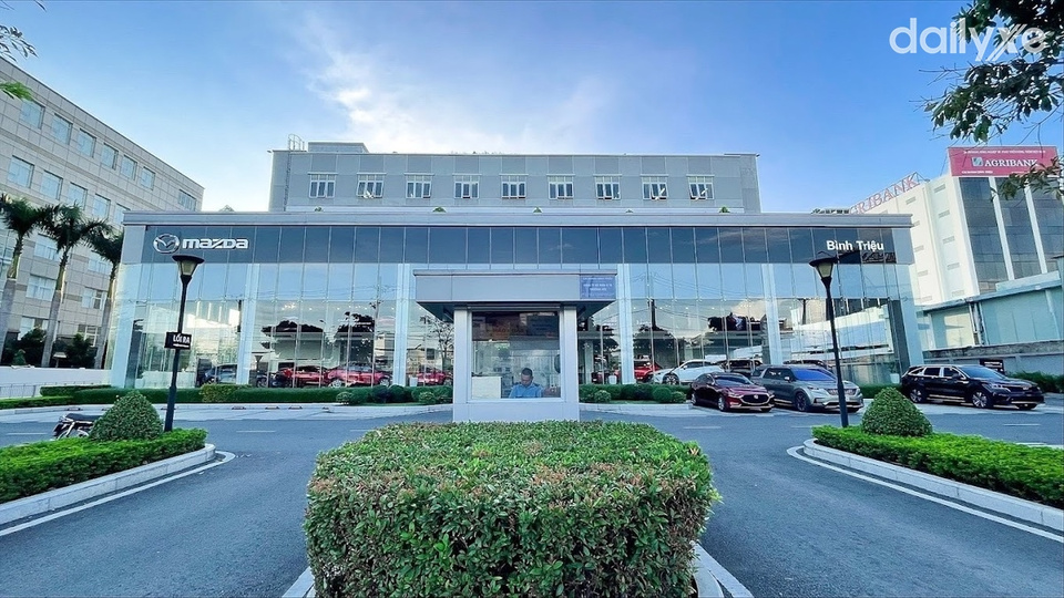 Mặt tiền Showroom Mazda Bình Triệu