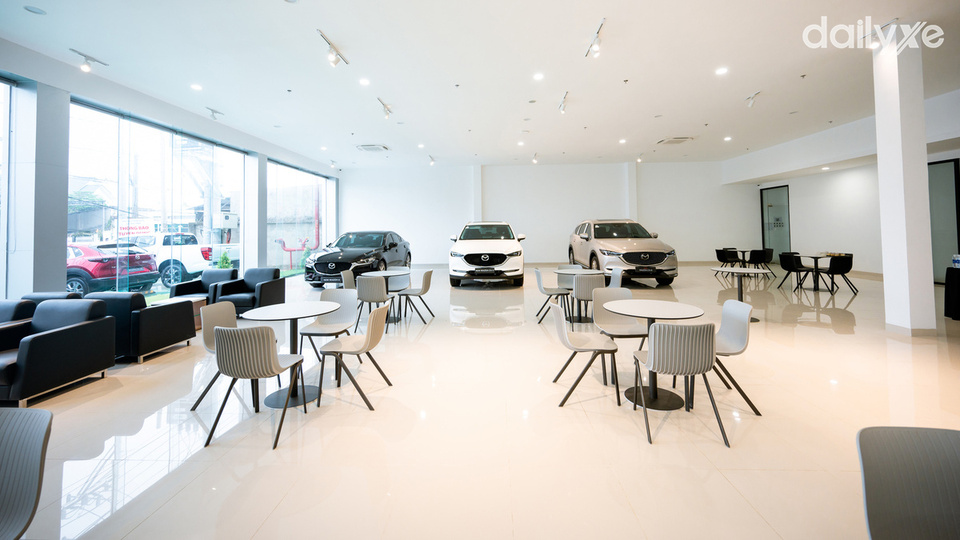 Showroom Mazda Chơn Thành