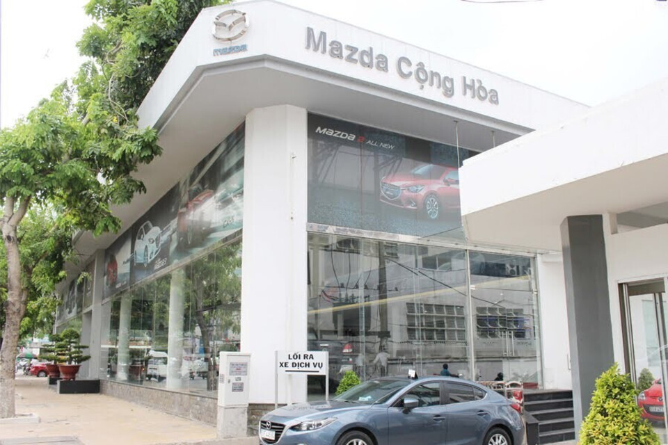 Showroom Mazda Cộng Hòa