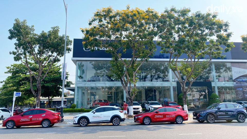 Showroom Mazda Đà Nẵng
