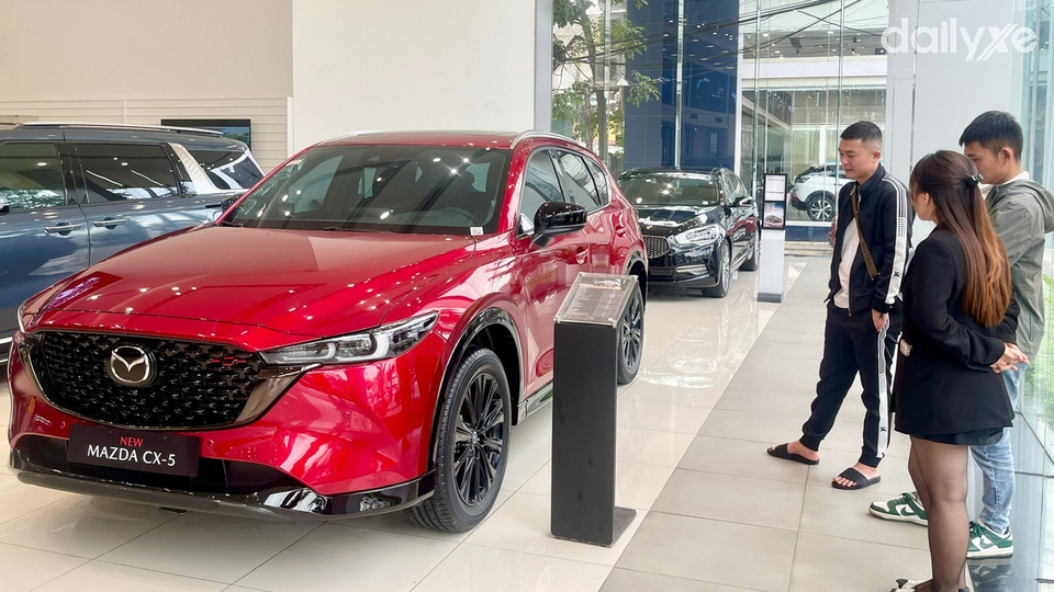Khu vực trưng bày xe Mazda