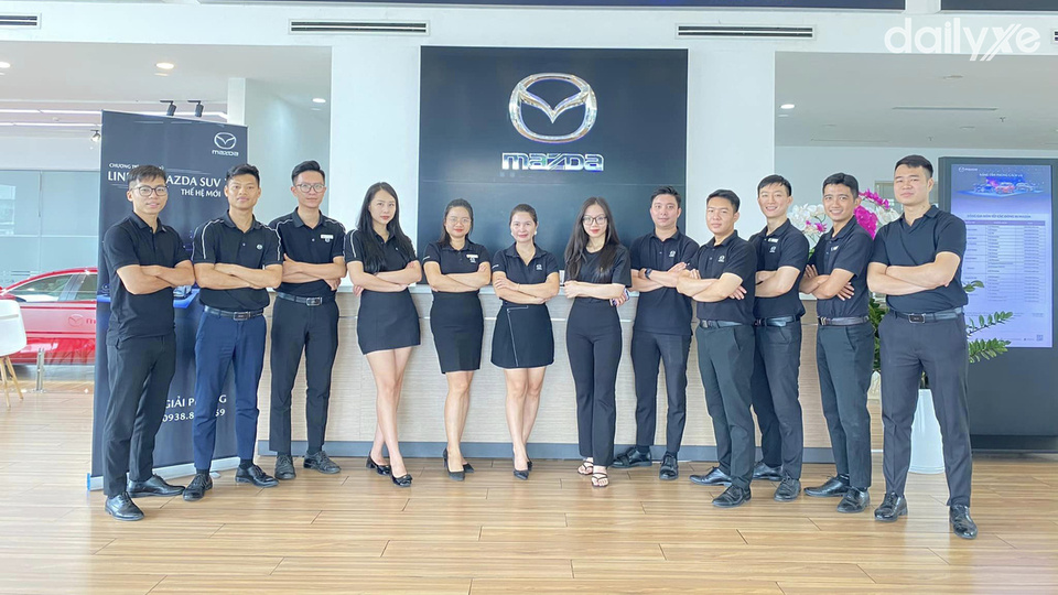 Đội ngũ nhân viên Mazda Giải Phóng