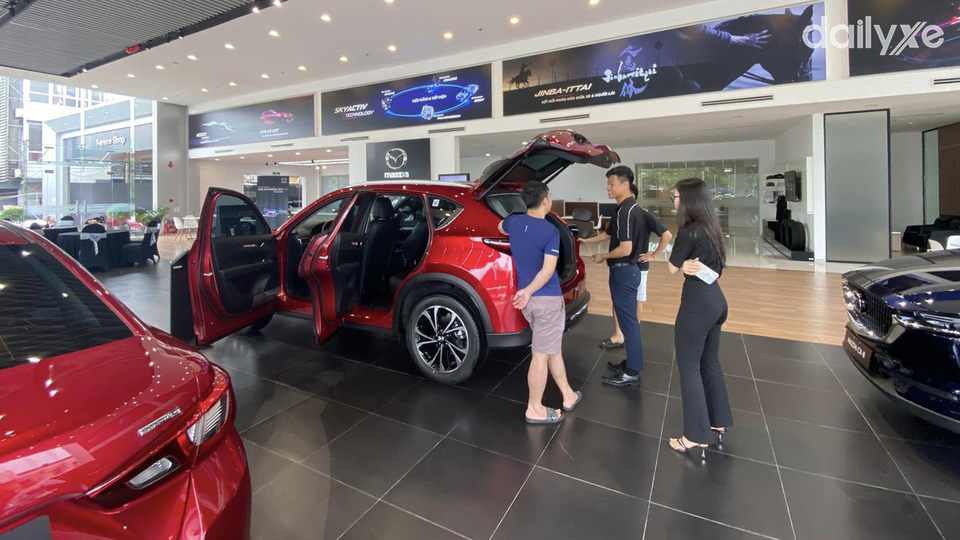 Showroom Mazda Giải Phóng
