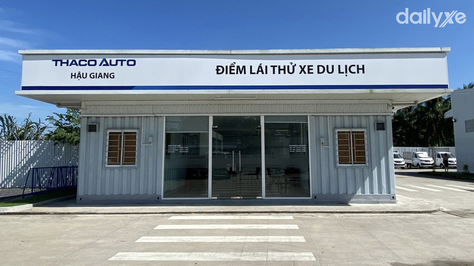 Showroom Mazda Hậu Giang