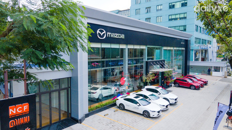Showroom Mazda Láng Hạ