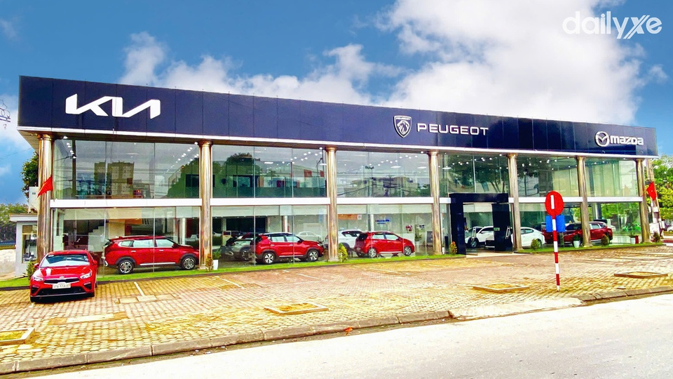 Toàn cảnh Shoowroom Mazda Lệ Lợi