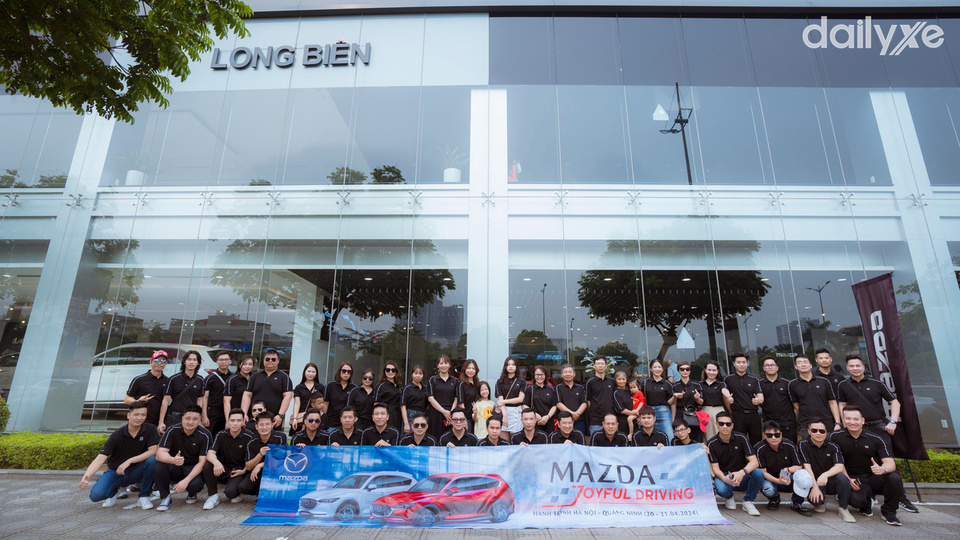 Đội ngũ nhân viên của Mazda Long Biên