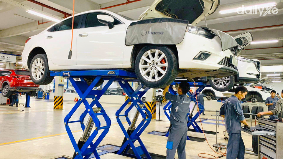 Xưởng dịch vụ hiện đại của showroom Mazda Phạm Văn Đồng