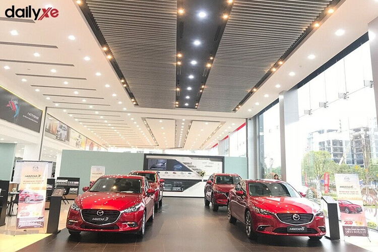 Khu trưng bày xe Mazda tại showroom Mazda Phạm Văn Đồng - Ảnh 1