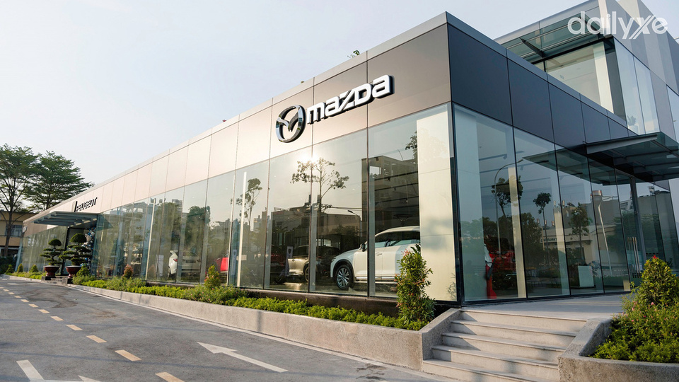 Mặt tiền Showroom Mazda Phan Huy Ích