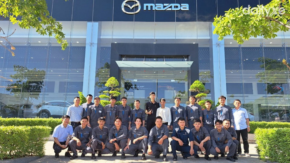 Đội ngũ nhân viên tại Mazda Phú Mỹ Hưng Đội ngũ nhân viên tại Mazda Phú Mỹ Hưng