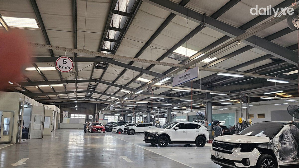 Xưởng dịch vụ hiện đại của Mazda Phú Mỹ Hưng