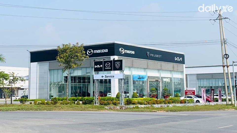 Showroom Mazda Phú Thọ
