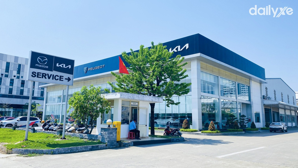 Showroom Mazda Quảng Bình