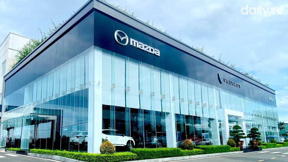 Không gian showroom rộng rãi và thoáng đãng