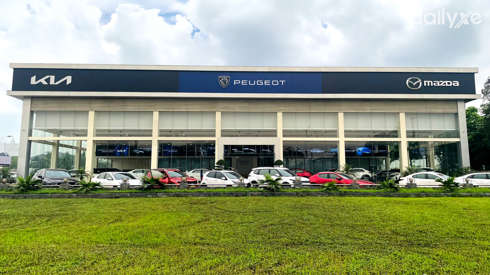 Showroom Mazda Sông Công