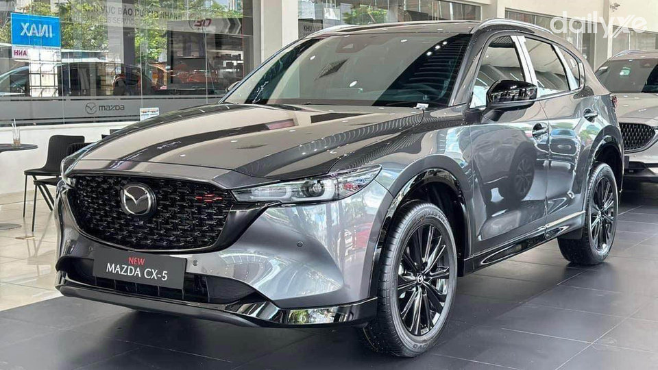 Phòng trưng bày tại đại lý Mazda Tân Sơn Nhất
