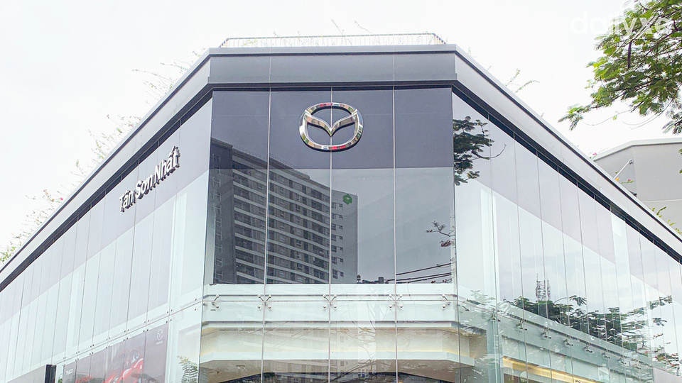 Showroom Mazda Tân Sơn Nhất