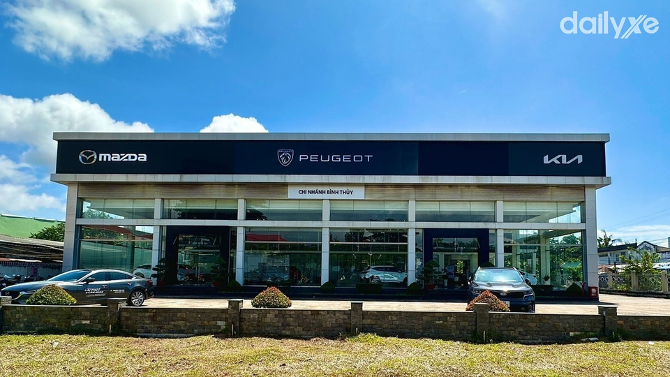 Showroom Mazda Tây Đô