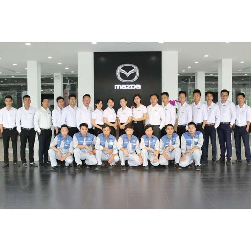 Đội ngũ nhân viên trẻ nhiệt tình Đội ngũ nhân viên trẻ nhiệt tình