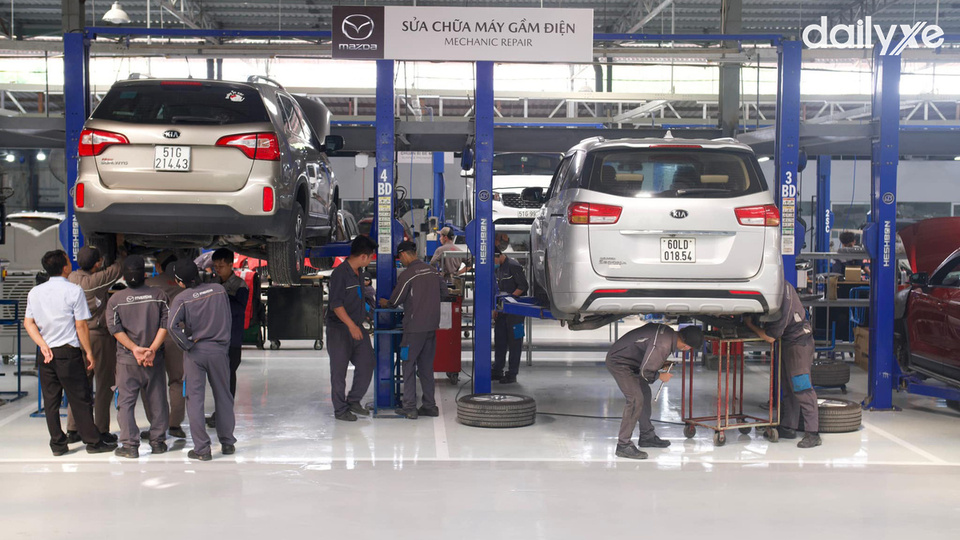 Xưởng dịch vụ tại showroom Mazda Quận 2