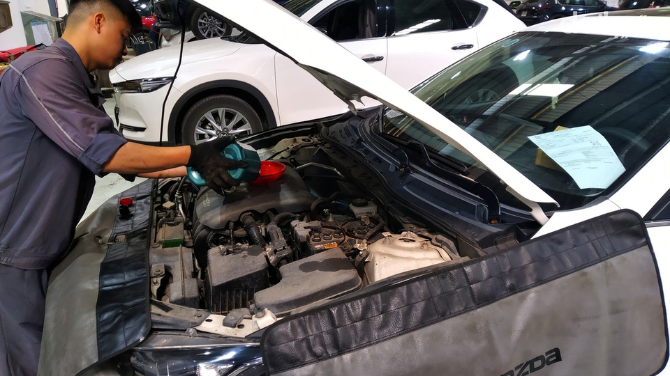 Xưởng dịch vụ hiện đại của đại lý Mazda Trần Khát Chân