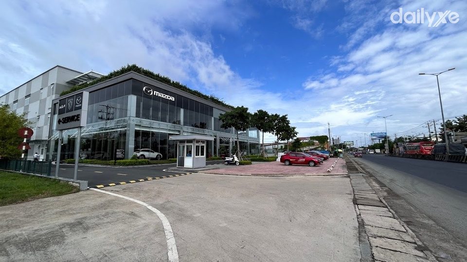 Showroom Mazda Vĩnh Long