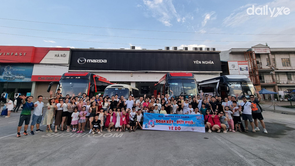 Showroom Mazda Yên Nghĩa