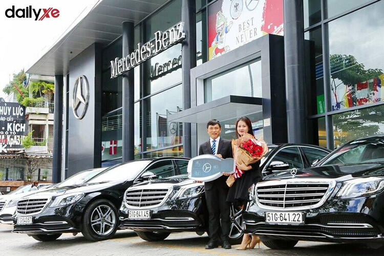 Giao xe Mercedes cho khách hàng - Hình 2