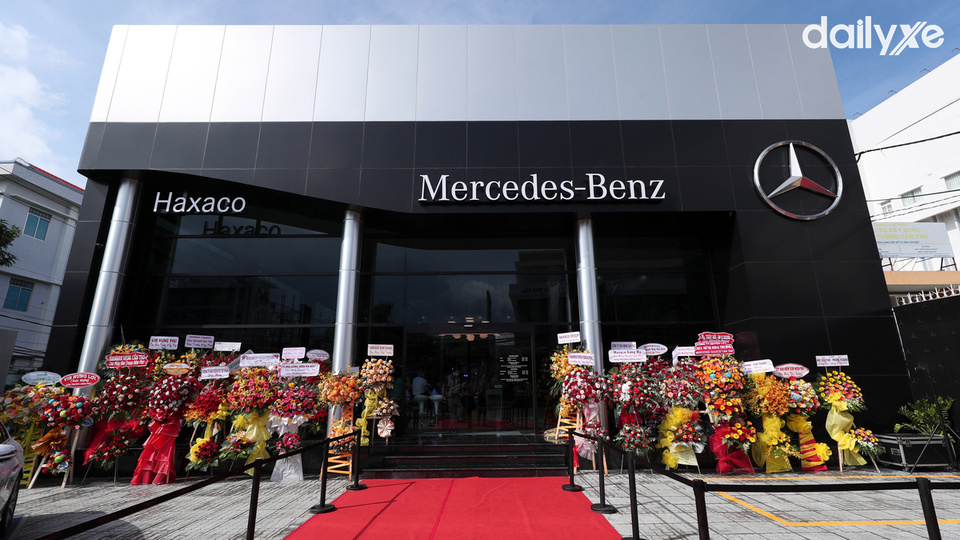 Showroom Mercedes Miền Tây