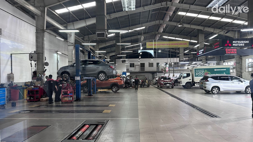 Khu vực xưởng bảo dưỡng và sửa chữa Mitsubishi