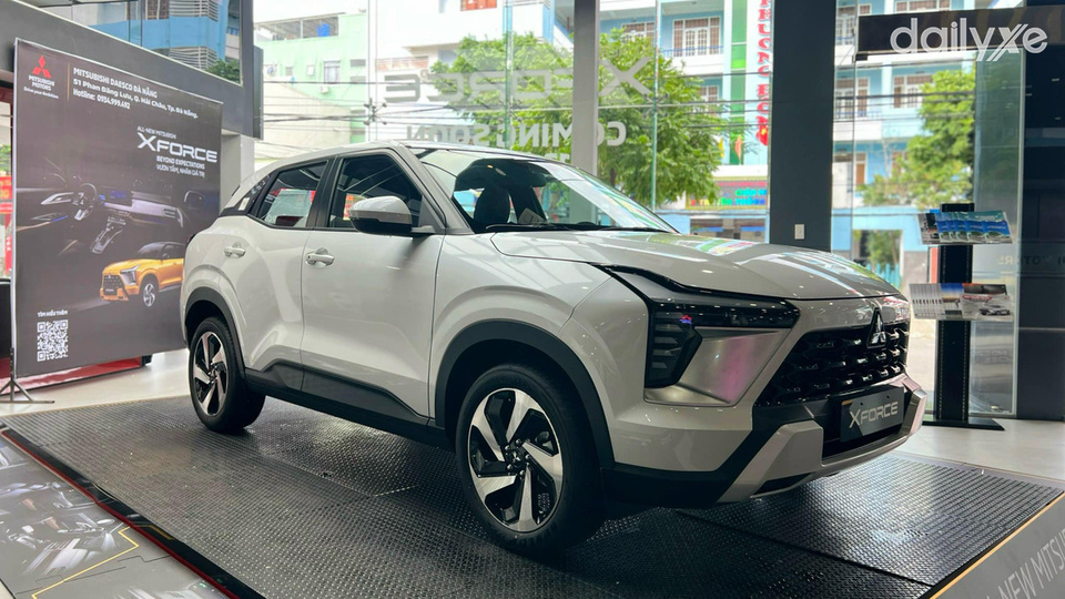 Phòng trưng bày xe của showroom Mitsubishi Trường Chinh
