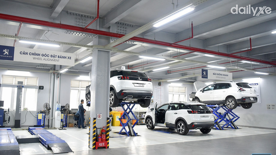 Khu vực xưởng dịch vụ của đại lý Peugeot Phú Mỹ Hưng
