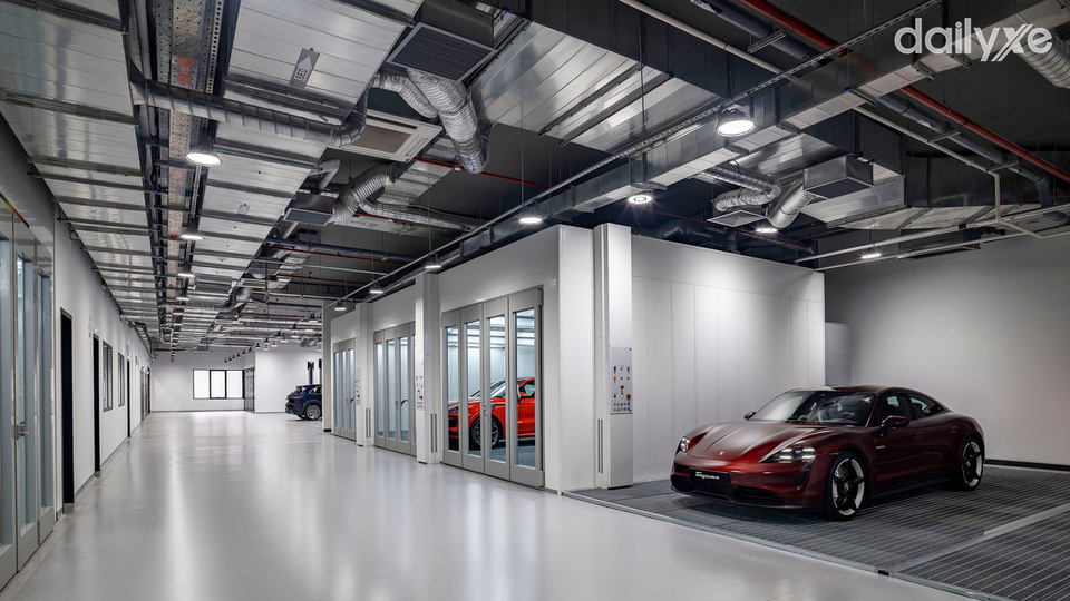 Khu vực sửa chữa và bảo dưỡng xe