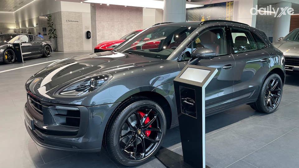 Phòng trưng bày xe của đại lý Porsche Sài Gòn