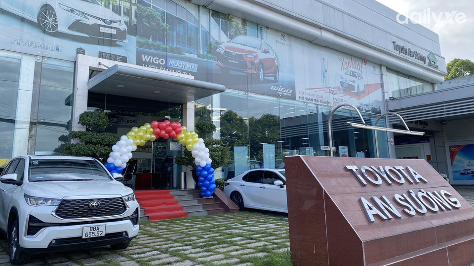 Showroom Toyota An Sương