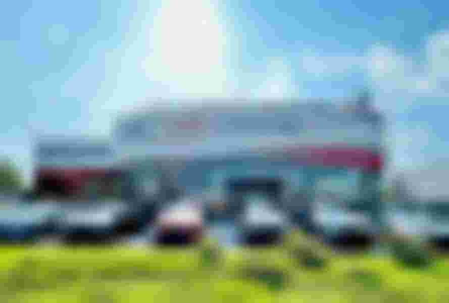Showroom Toyota Thập Nhất Phong Vĩnh Long