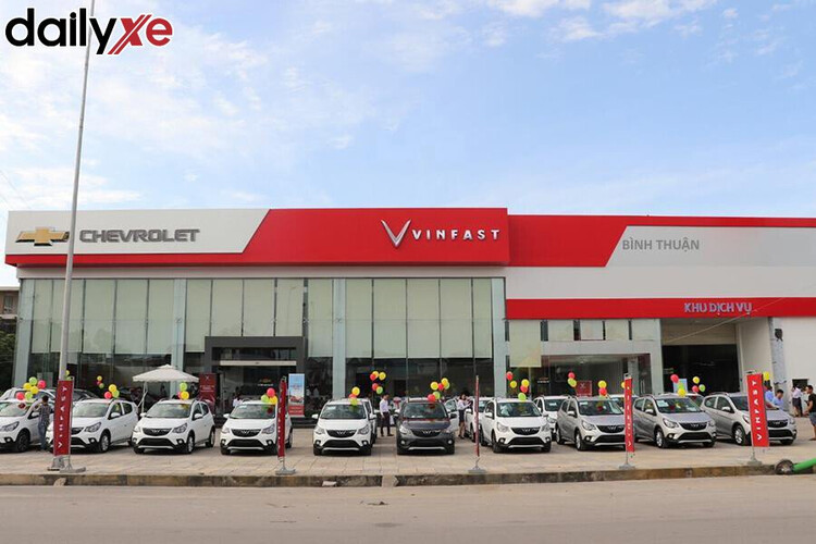 Trước showroom VinFast Bình Thuận