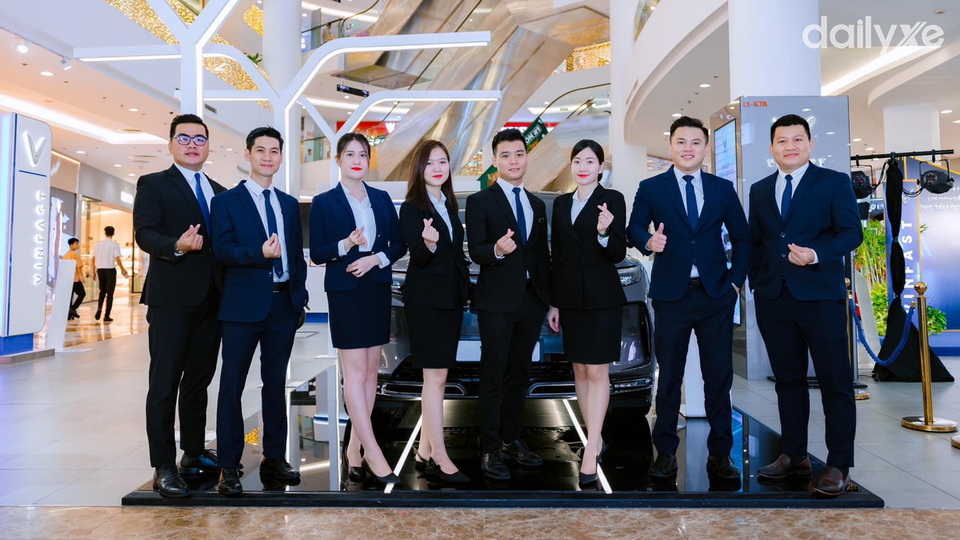Đội ngũ nhân viên chuyên nghiệp tại VinFast Đà Nẵng Đội ngũ nhân viên chuyên nghiệp tại VinFast Đà Nẵng